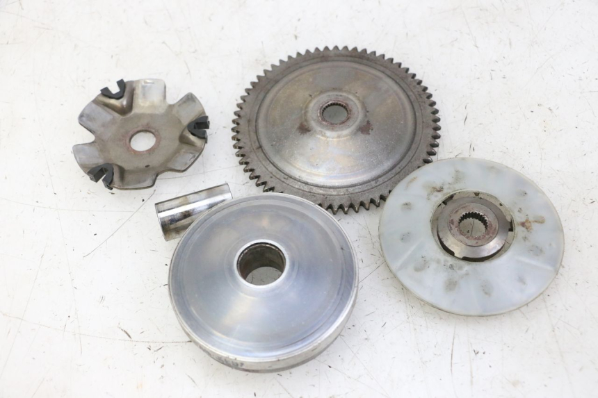 photo de VARIADOR KYMCO AGILITY 4T 50 (2018 - 2022) - Detalles de los puntos de fijación