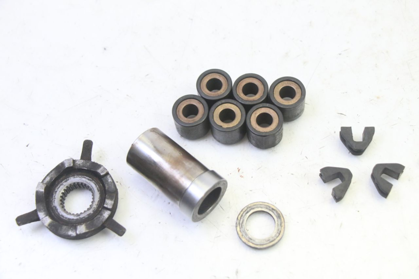 photo de VARIADOR KYMCO AGILITY 4T 50 (2005 - 2018) - Detalles de los puntos de fijación