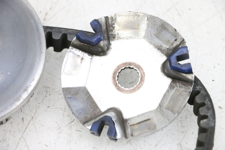 photo de VARIADOR MBK BOOSTER SPIRIT 50 (2004 - 2017) - Detalles de los puntos de fijación