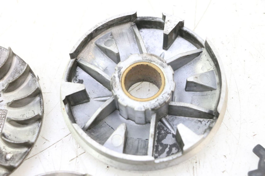 photo de VARIADOR MBK BOOSTER SPIRIT 50 (2004 - 2017) - Detalles de los puntos de fijación
