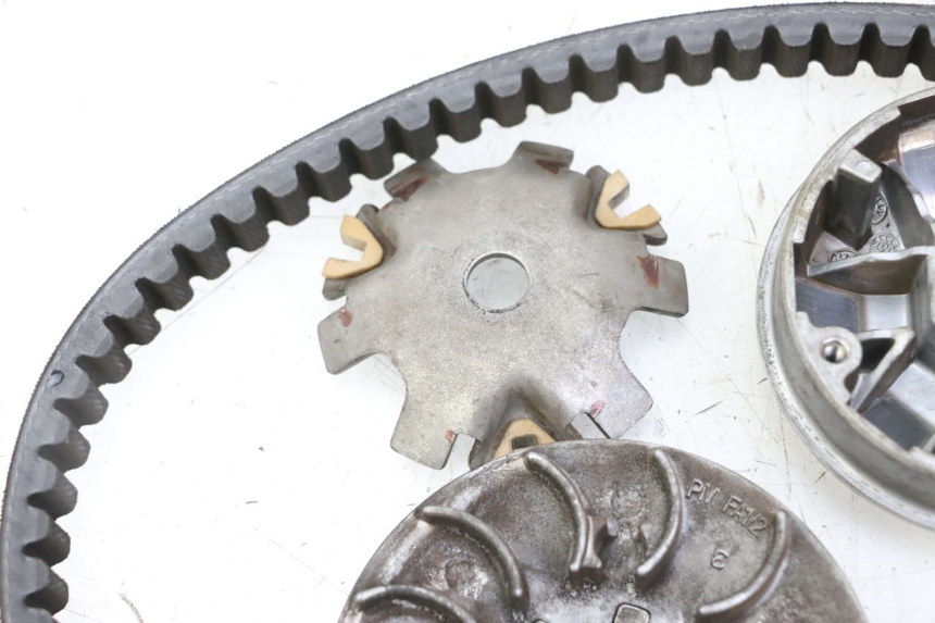 photo de VARIADOR PEUGEOT CITYSTAR 50 (2013 - 2017) - Estado de la superficie y material