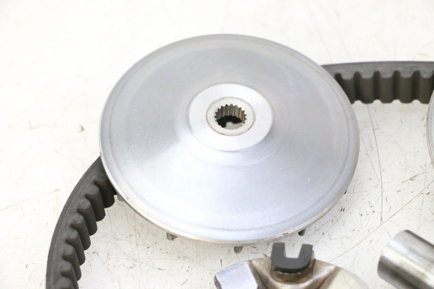 photo de VARIADOR HONDA FES S-WING SWING ABS 125 (2007 - 2015) - Primer plano técnico