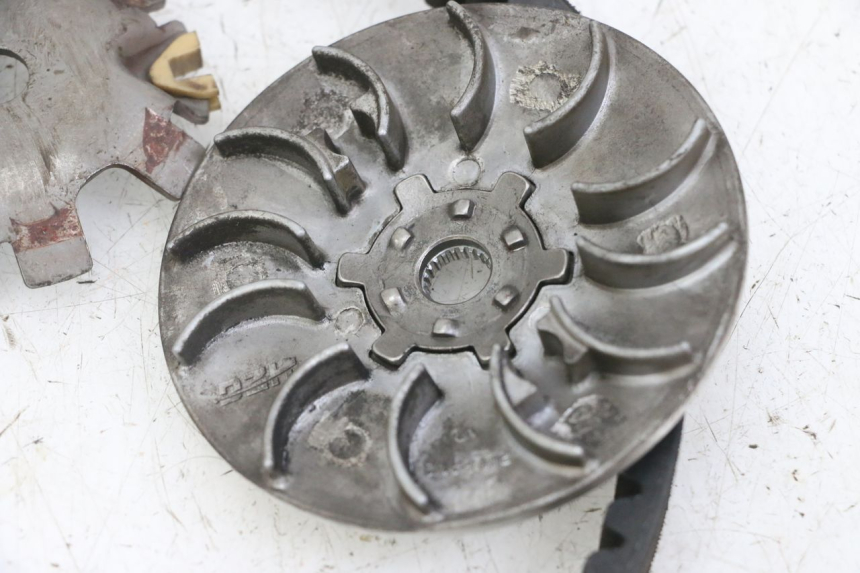 photo de VARIADOR PEUGEOT KISBEE 2T 50 (2018 - 2022) - Primer plano de alta resolución