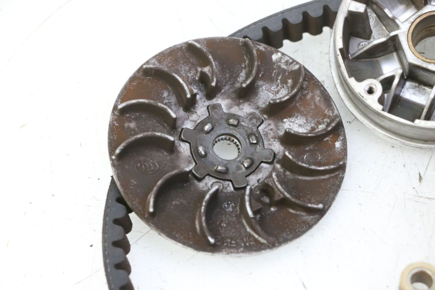 photo de VARIADOR PEUGEOT KISBEE 2T 50 (2010 - 2017) - Zoom sobre los componentes