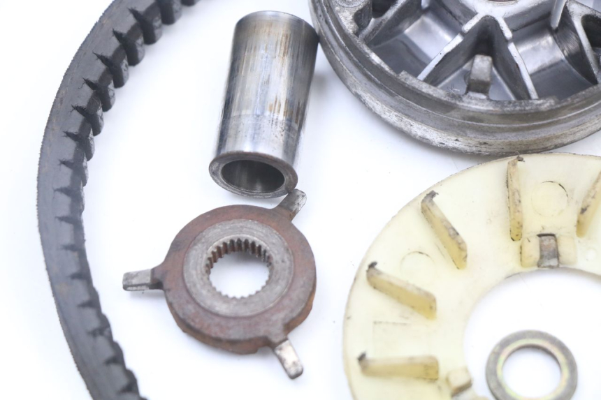 photo de VARIADOR PEUGEOT KISBEE 4T 50 (2018 - 2022) - Detalles de los puntos de fijación