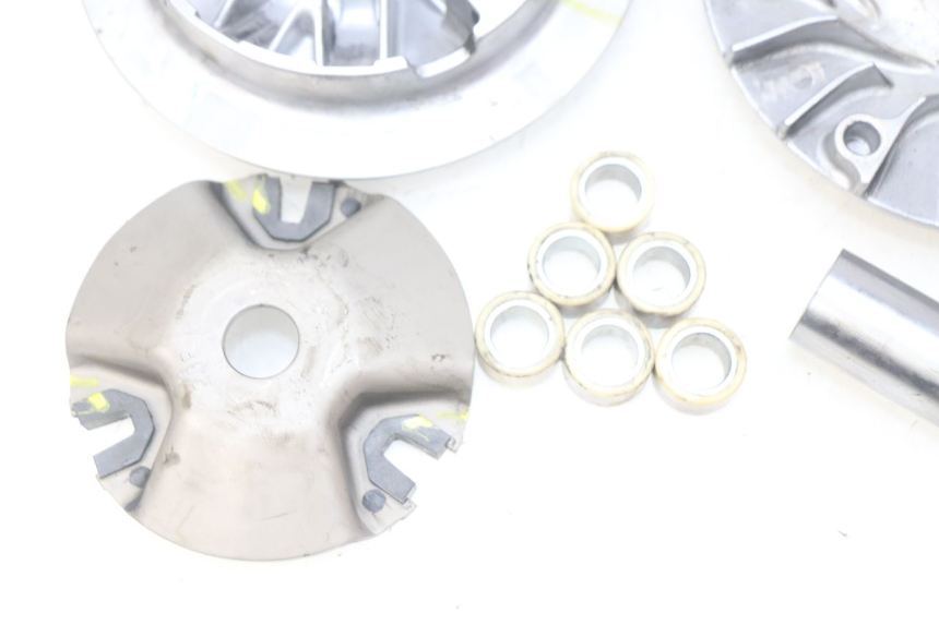 photo de VARIADOR YAMAHA N-MAX NMAX 125 (2017 - 2020) - Detalles de los puntos de fijación