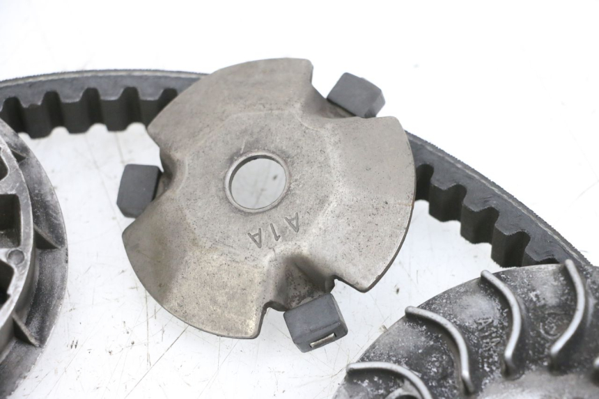 photo de VARIADOR SYM ORBIT III 3 4T 50 (2021 - 2025) - Zoom sobre los componentes