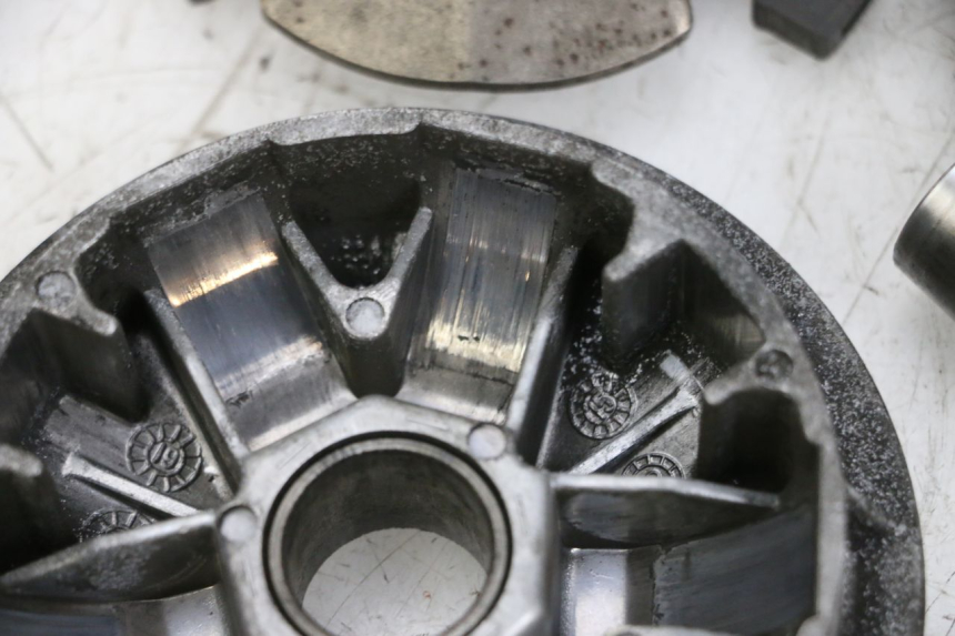 photo de VARIADOR SYM ORBIT III 3 4T 50 (2018 - 2021) - Detalles de los puntos de fijación