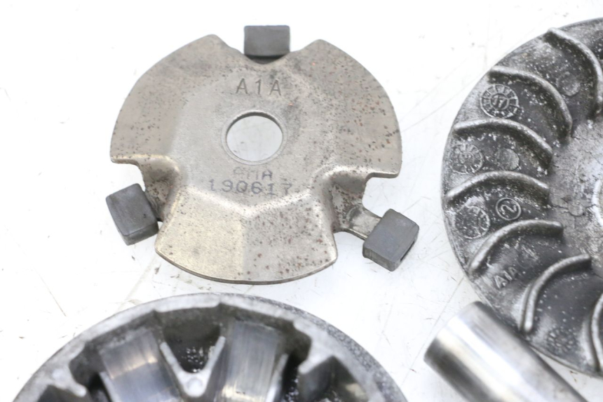 photo de VARIADOR SYM ORBIT III 3 4T 50 (2018 - 2021) - Estado de la superficie y material