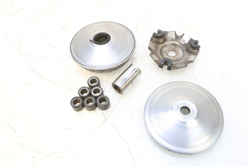 photo de VARIADOR HONDA PCX (JF57/JF64) 125 (2014 - 2018) - Detalles de los puntos de fijación