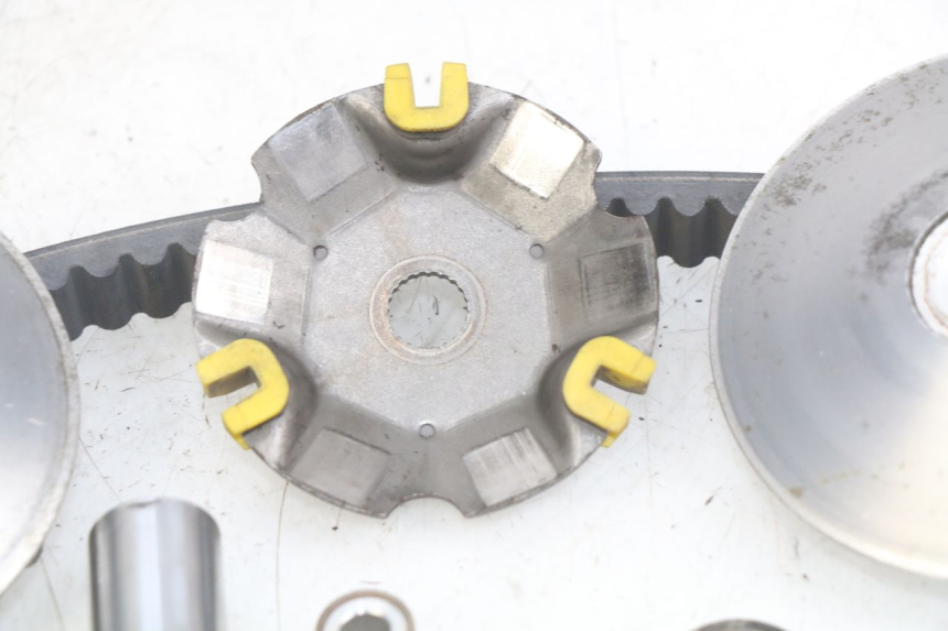 photo de VARIADOR APRILIA SCARABEO LIGHT 125 (2007 - 2011) - Primer plano técnico