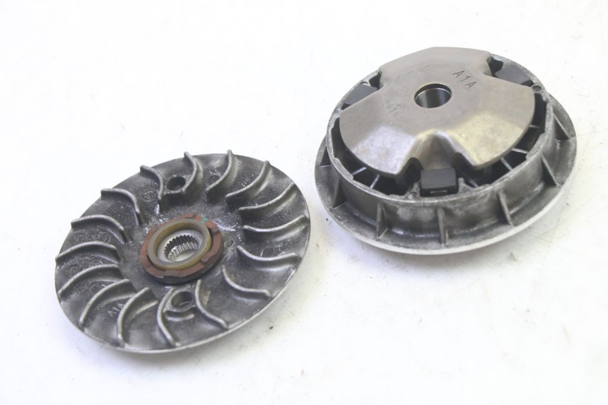 photo de VARIADOR PEUGEOT TWEET PRO EFI 4T 50 (2021 - 2022) - Otra perspectiva