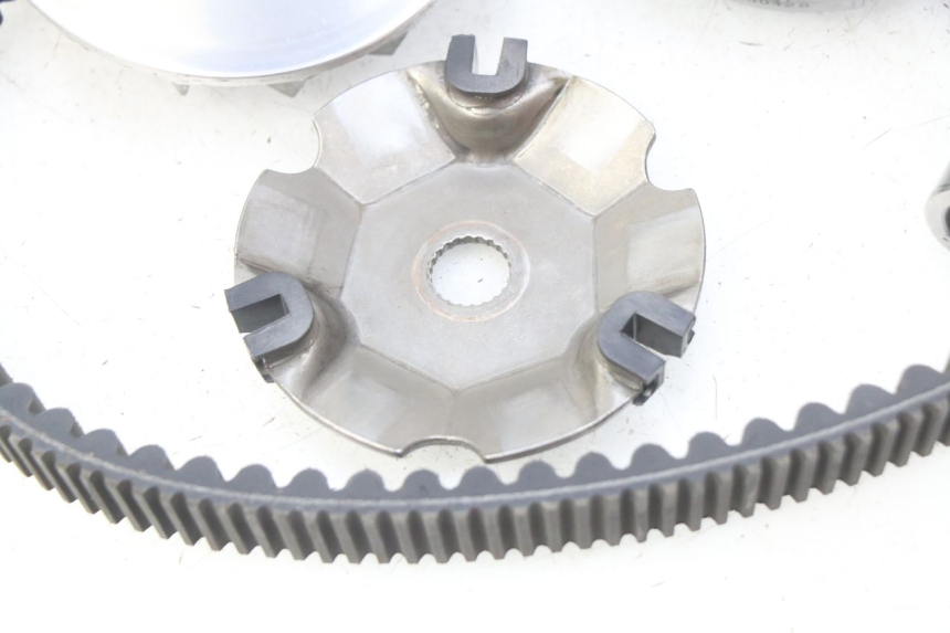 photo de VARIADOR PIAGGIO VESPA GTS IGET ABS 125 (2017 - 2023) - Otra perspectiva