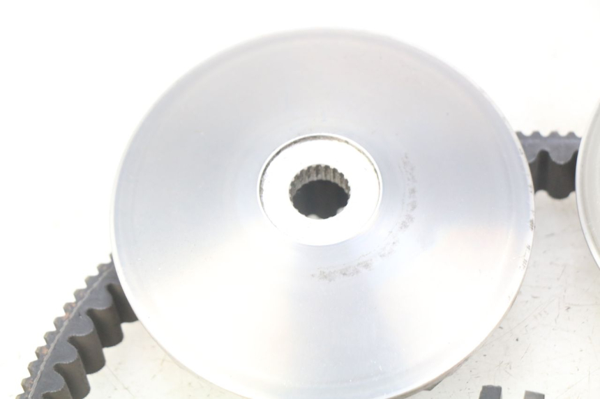 photo de VARIADOR PIAGGIO VESPA GTS IGET ABS 125 (2017 - 2023) - Primer plano técnico