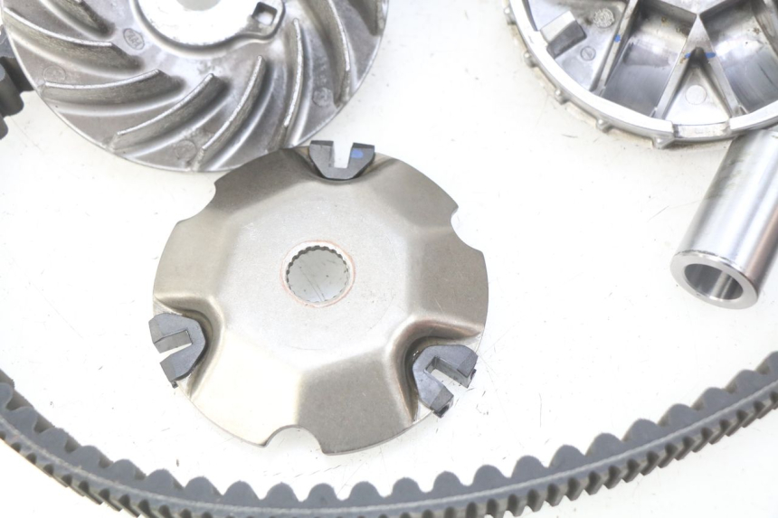 photo de VARIADOR PIAGGIO VESPA GTS IGET ABS 125 (2017 - 2023) - Estado de la superficie y material