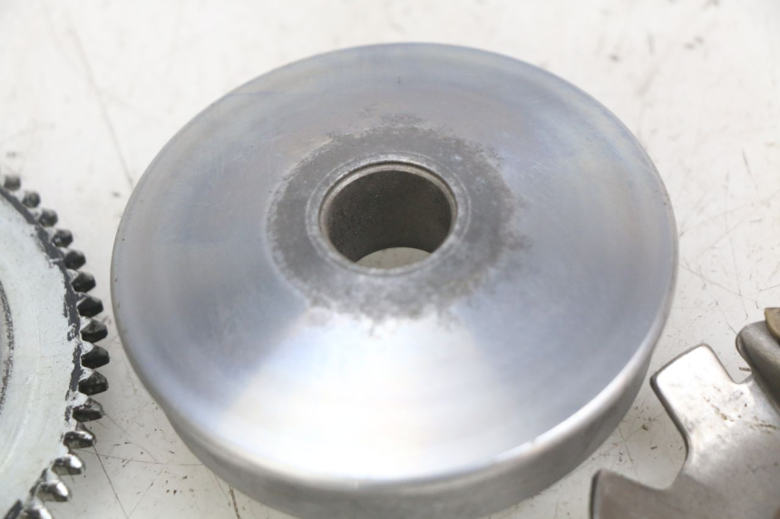 photo de VARIADOR PEUGEOT VIVACITY 50 (2004 - 2009) - Estado de la superficie y material