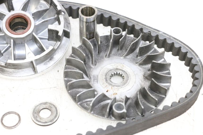 photo de VARIADOR YAMAHA XMAX X-MAX 125 (2006 - 2009) - Detalles de los puntos de fijación