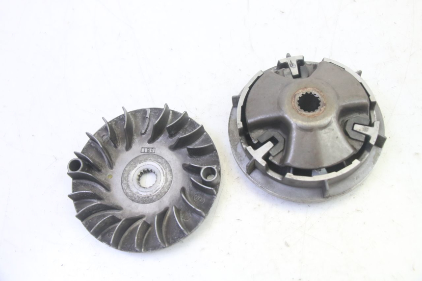 photo de VARIADOR YAMAHA X-MAX XMAX 125 (2010 - 2013) - Primer plano técnico