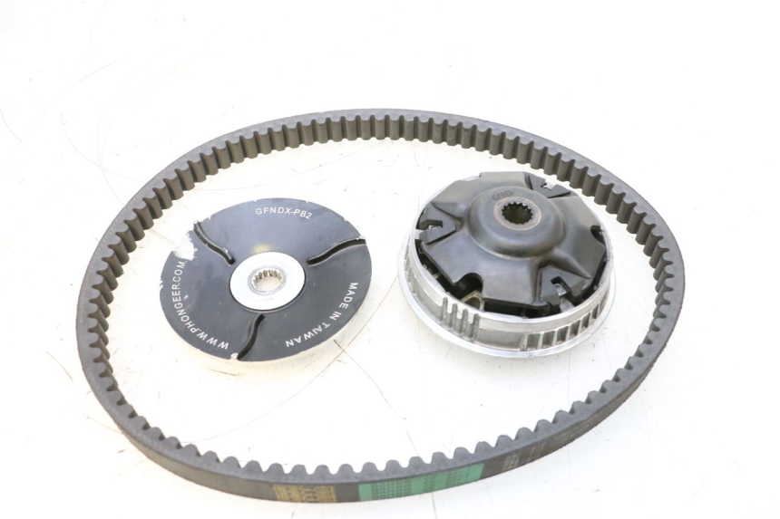 photo de VARIADOR YAMAHA X-MAX XMAX 125 (2010 - 2013) - Primer plano técnico