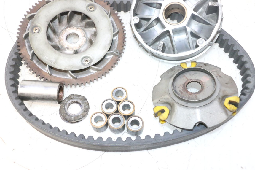 photo de VARIADOR PIAGGIO X9 EVOLUTION 125 (2003 - 2007) - Primer plano técnico