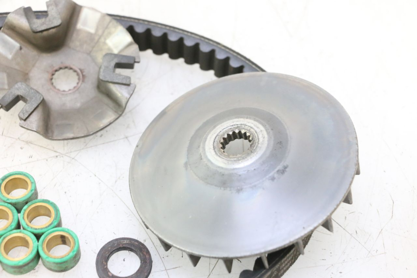 photo de VARIADOR YAMAHA YP MAJESTY 125 (2007 - 2010) - Detalles de los puntos de fijación
