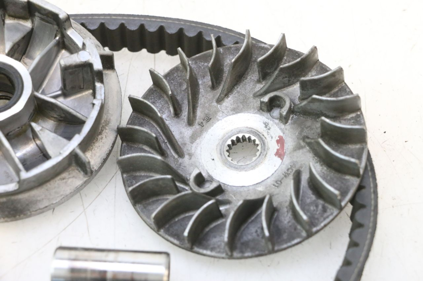photo de VARIADOR YAMAHA YP MAJESTY 125 (1998 - 2001) - Primer plano de alta resolución