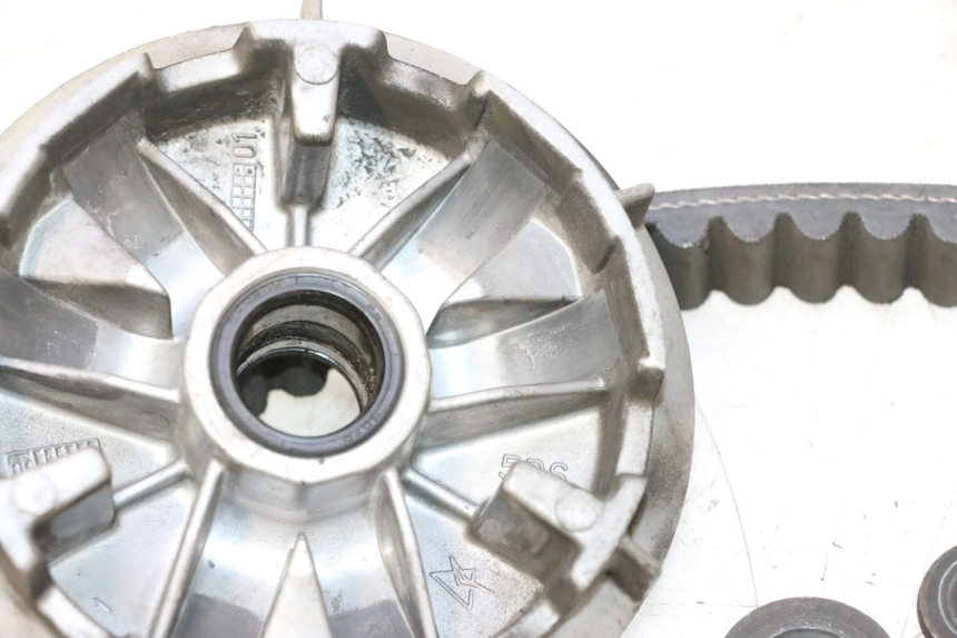 photo de VARIADOR YAMAHA YP MAJESTY 125 (2002 - 2006) - Enfoque en la estructura