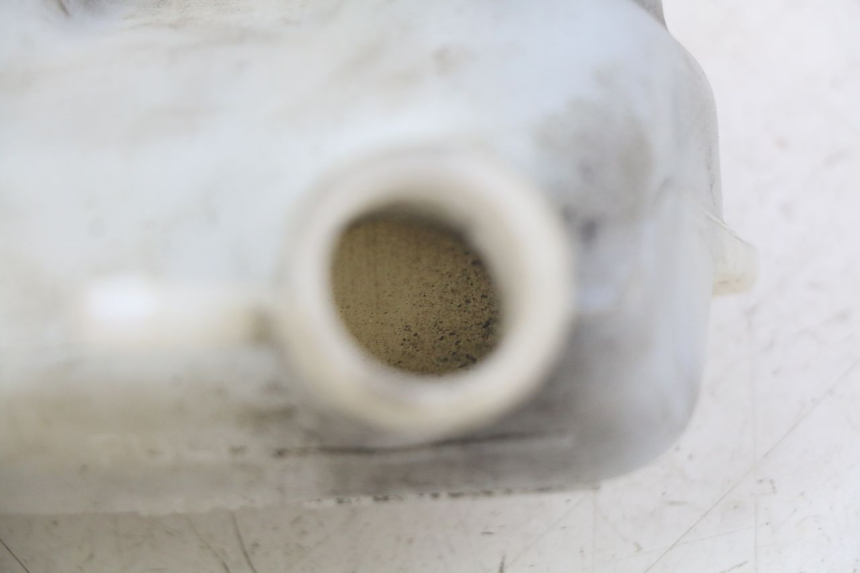 photo de DEPÓSITO DE EXPANSIÓN YAMAHA FZS FAZER 600 (1998 - 2001) - Detalle de la pieza