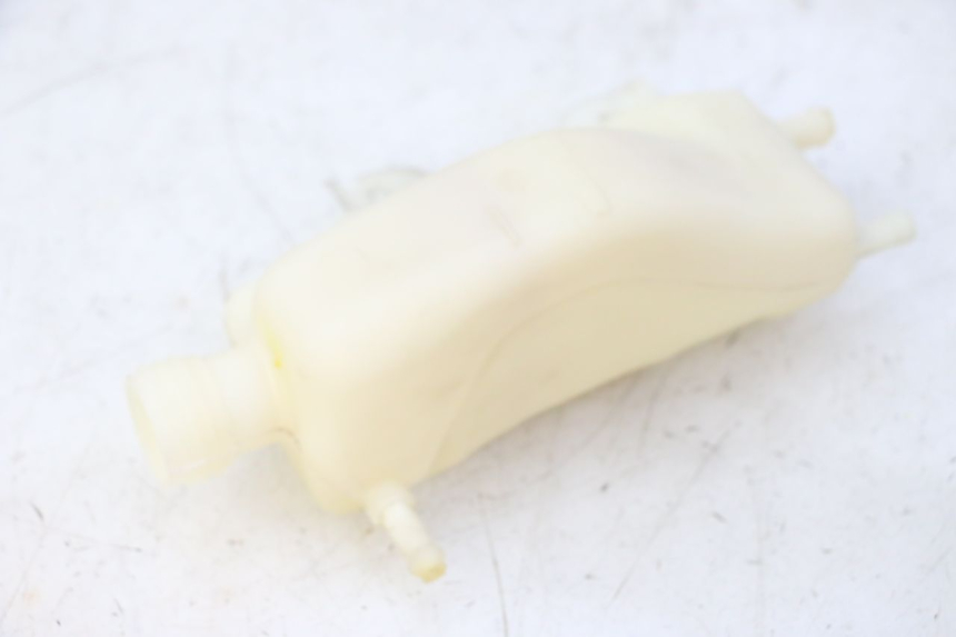 photo de BOTELLA EXPANSION PIAGGIO MP3 HPE 310 (2024 - 2025) - Primer plano técnico