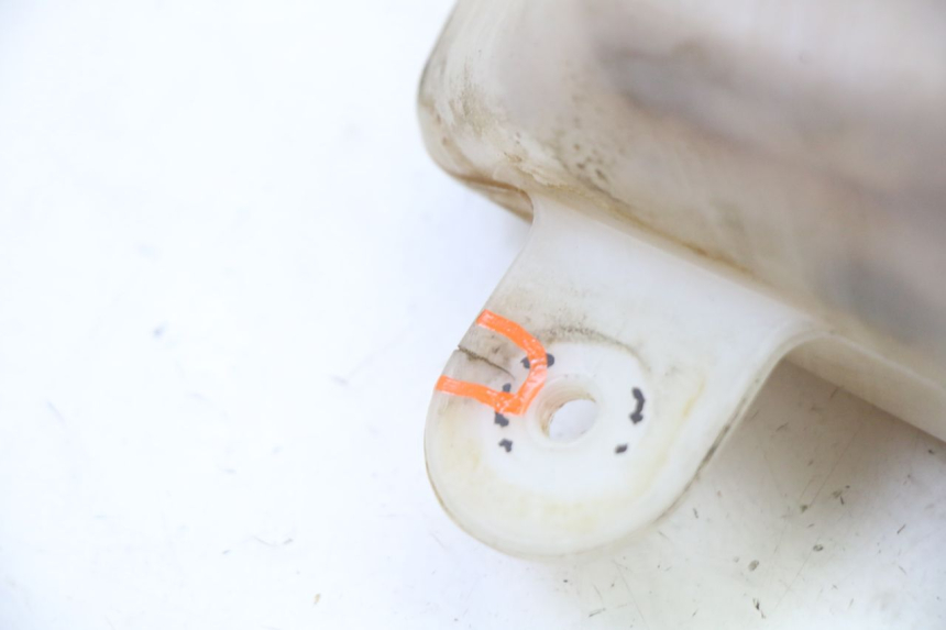 photo de DEPÓSITO DE EXPANSIÓN YAMAHA XMAX X-MAX 125 (2006 - 2009) - Primer plano técnico