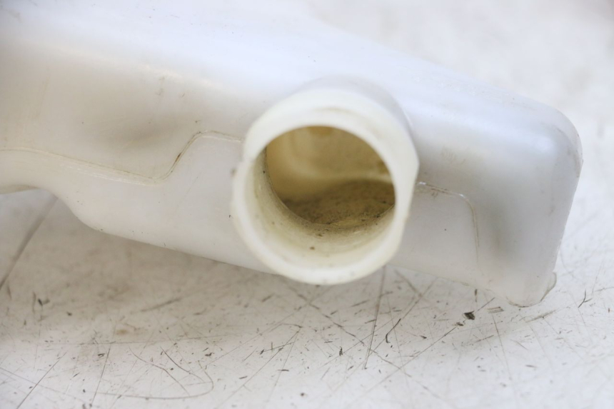 photo de DEPÓSITO DE EXPANSIÓN YAMAHA YP MAJESTY 125 (2002 - 2006) - Primer plano técnico