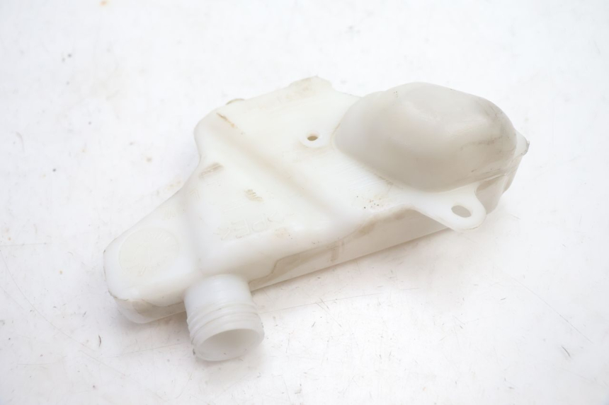 photo de DEPÓSITO DE EXPANSIÓN YAMAHA YP MAJESTY 125 (2002 - 2006) - Primer plano técnico