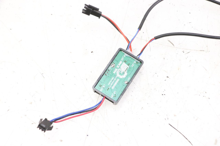 photo de LUZ PILOTO DUALTRON AMINIA 1 - Estado de la superficie y material