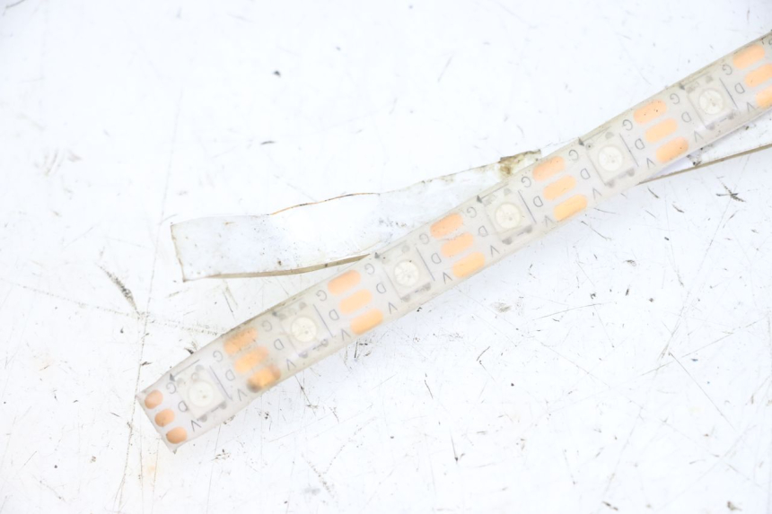 photo de LUZ PILOTO HITWAY H5 1 - Estado de la superficie y material