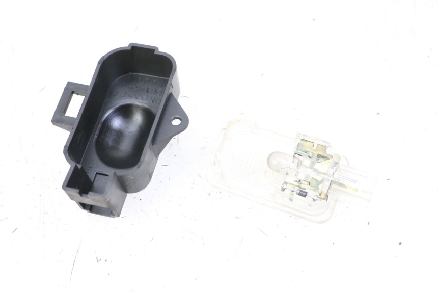 photo de LUZ PILOTO HONDA FES S-WING SWING ABS 125 (2007 - 2015) - Zoom estado de uso