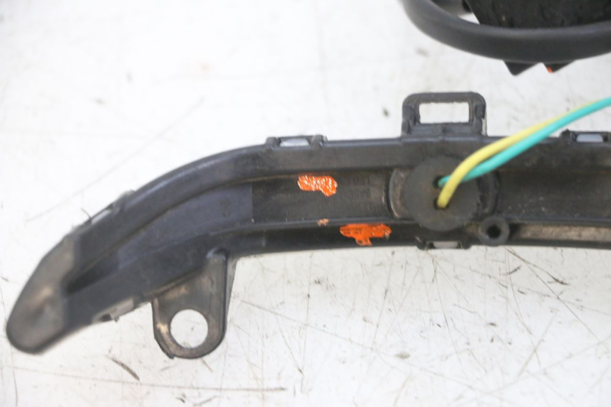 photo de LUZ PILOTO PEUGEOT KISBEE 2T 50 (2018 - 2022) - Detalles de los puntos de fijación