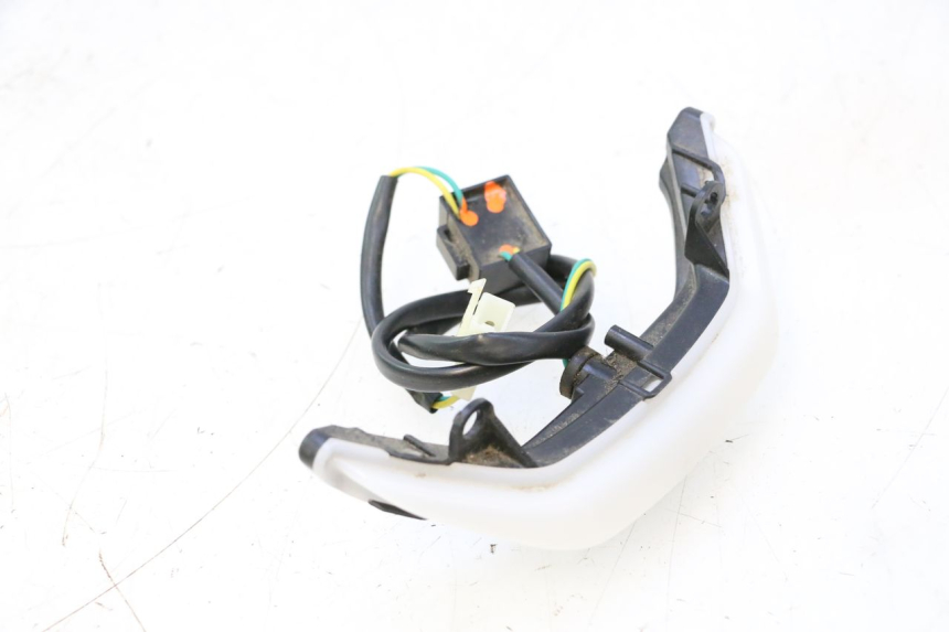 photo de LUZ DE POSICIÓN PEUGEOT KISBEE 4T 50 (2018 - 2022) - Estado de la superficie y material