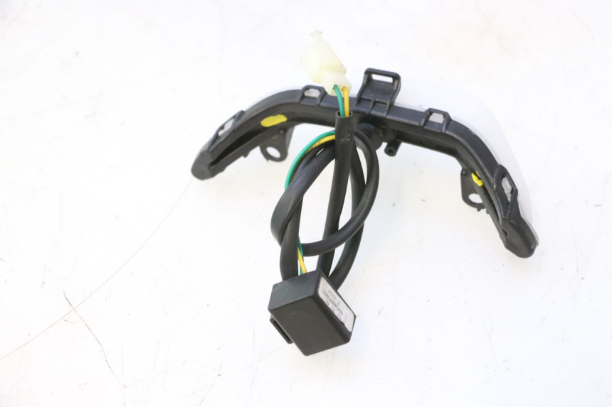 photo de LUZ PILOTO PEUGEOT KISBEE 4T 50 (2023 - 2026) - Estado de la superficie y material