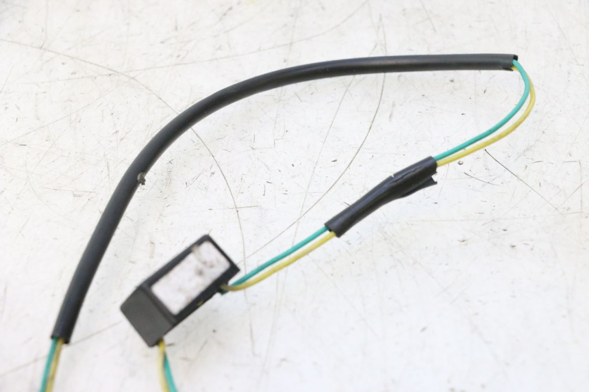 photo de LUZ DE POSICIÓN PEUGEOT KISBEE 4T 50 (2018 - 2022) - Estado de la superficie y material
