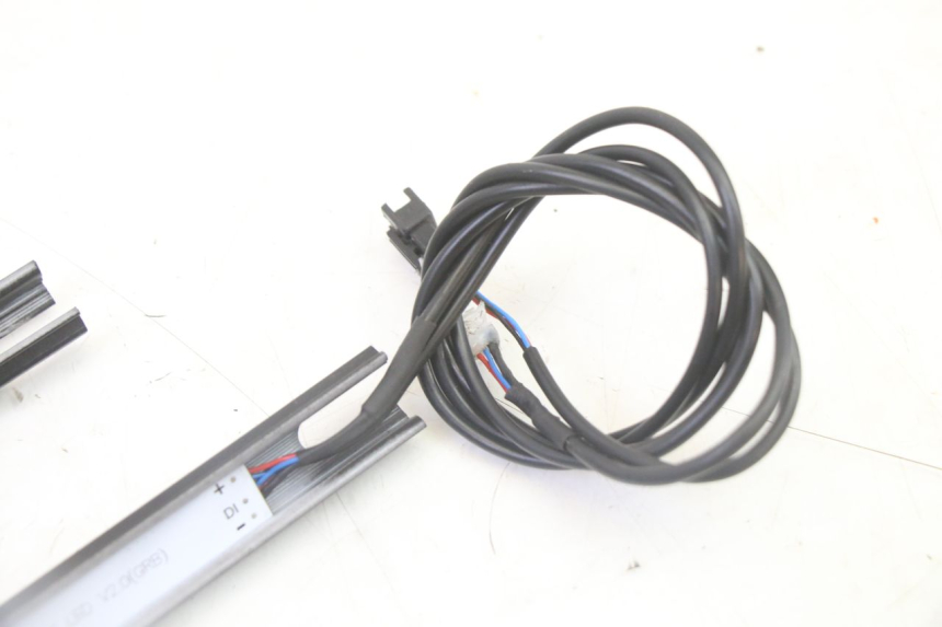 photo de LUZ PILOTO DUALTRON MINI SPECIAL 1 - Estado de la superficie y material