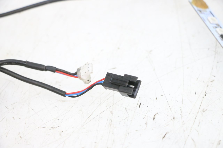 photo de LUZ PILOTO DUALTRON MINI SPECIAL 1 - Estado de la superficie y material