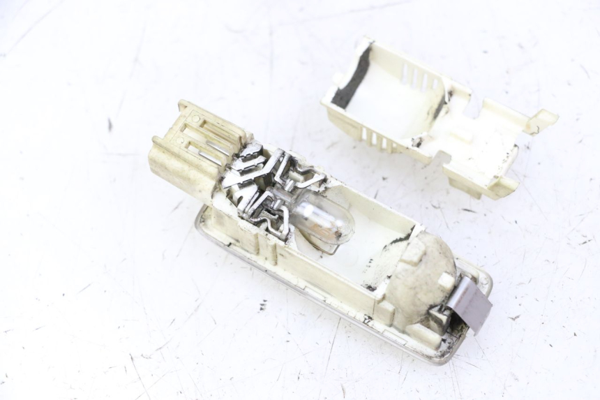 photo de LUZ PILOTO PEUGEOT SATELIS 125 (2013 - 2018) - Detalles de los puntos de fijación