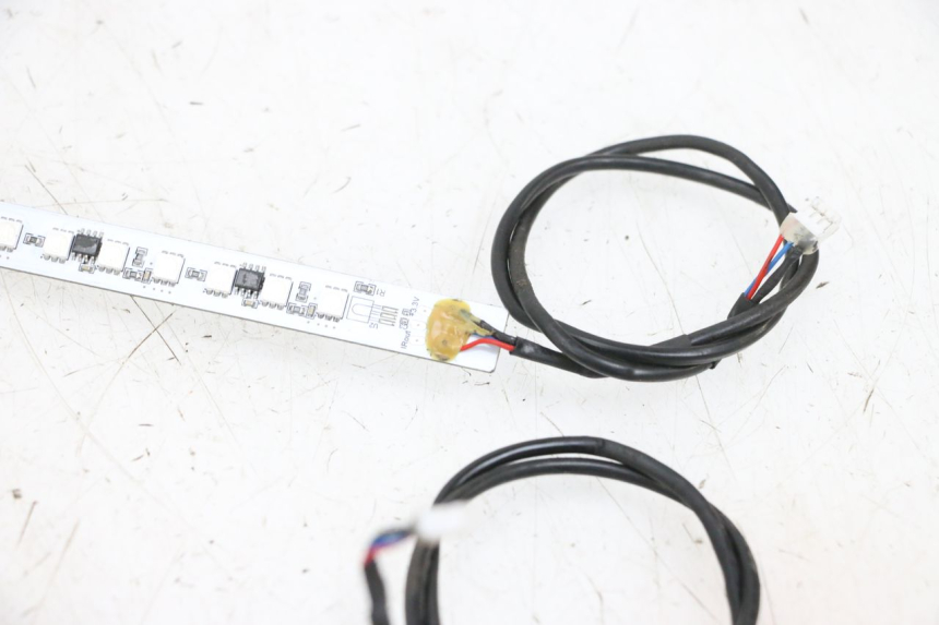 photo de LUZ PILOTO DUALTRON VICTOR LIMITED 1 - Estado de la superficie y material