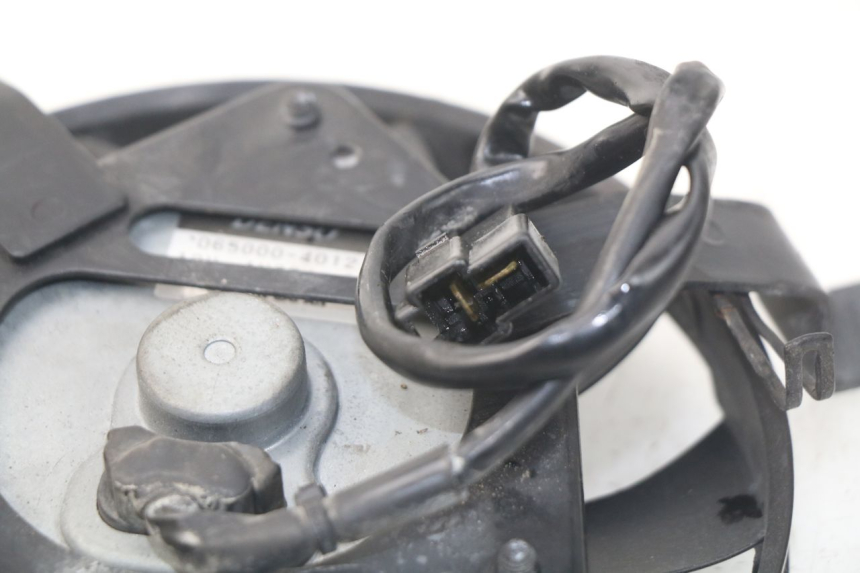 photo de VENTILADOR YAMAHA FJR ABS 1300 (2006 - 2012) - Detalles de los puntos de fijación