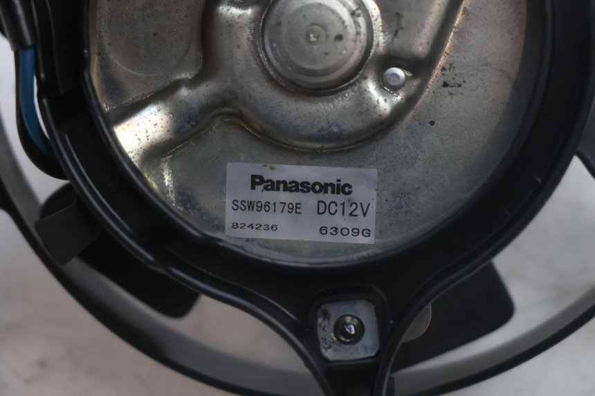 photo de VENTILADOR HONDA FJS SILVER WING SILVERWING 400 (2005 - 2008) - Primer plano técnico