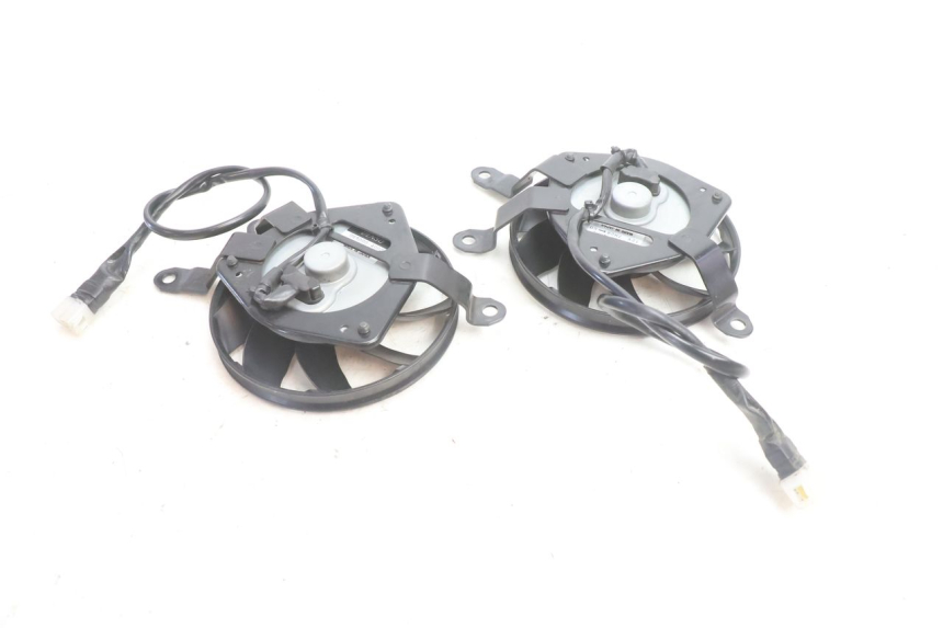 photo de VENTILADOR YAMAHA FZ8 800 (2010 - 2016) - Otra perspectiva
