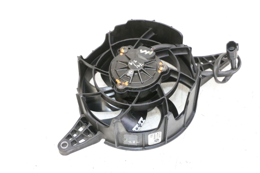 photo de VENTILADOR BMW G310 R 310 (2016 - 2020) - Primer plano técnico