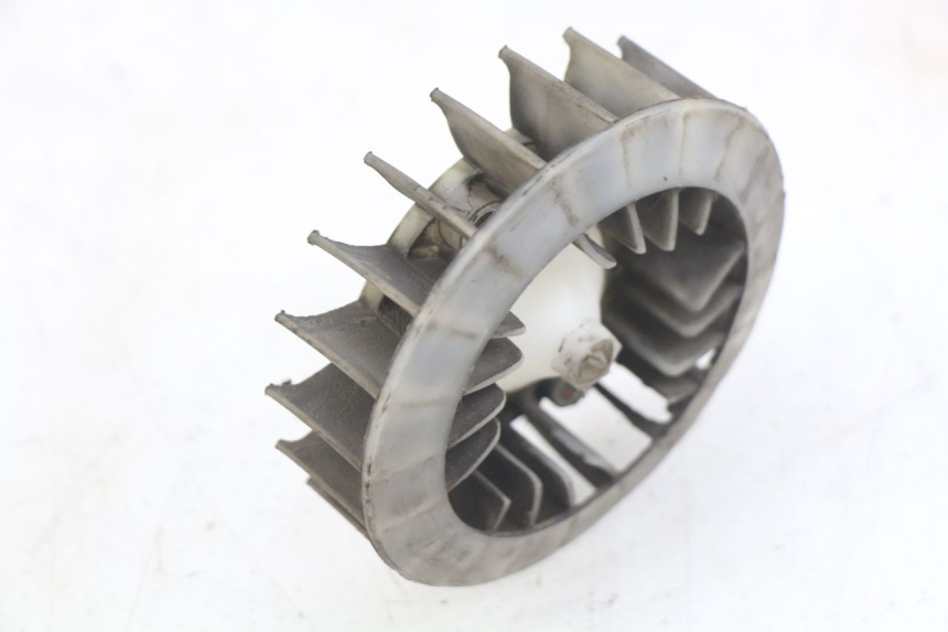 photo de VENTILADOR PEUGEOT KISBEE 4T 50 (2010 - 2017) - Detalle de la pieza