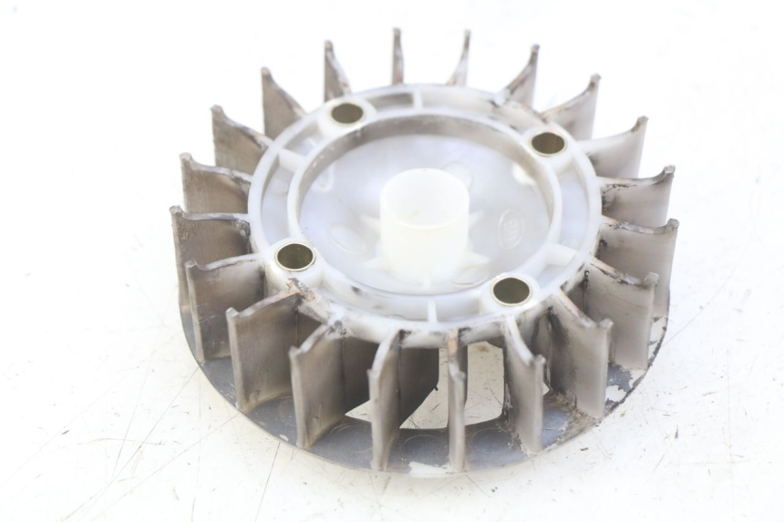 photo de VENTILADOR PEUGEOT KISBEE 4T 50 (2018 - 2022) - Detalle de la pieza