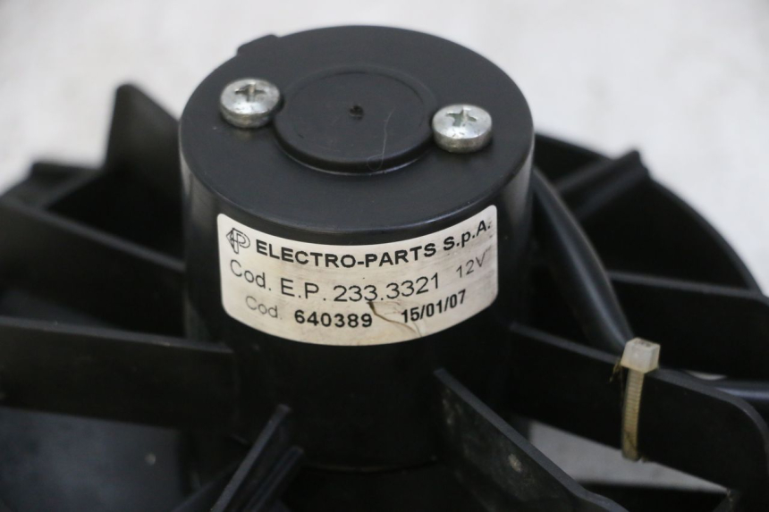 photo de VENTILADOR PIAGGIO MP3 125 (2006 - 2014) - Otra perspectiva